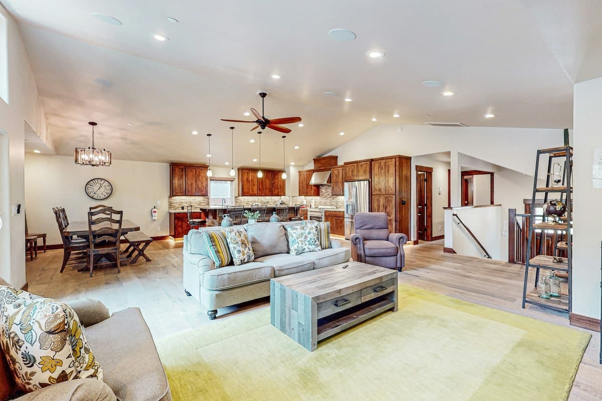 Prospector Palace Game Room & Alpine Style - Photo 3