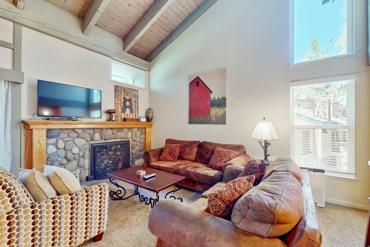 Lakeside Condo with Vaulted Ceilings & Fireplace - Photo 2