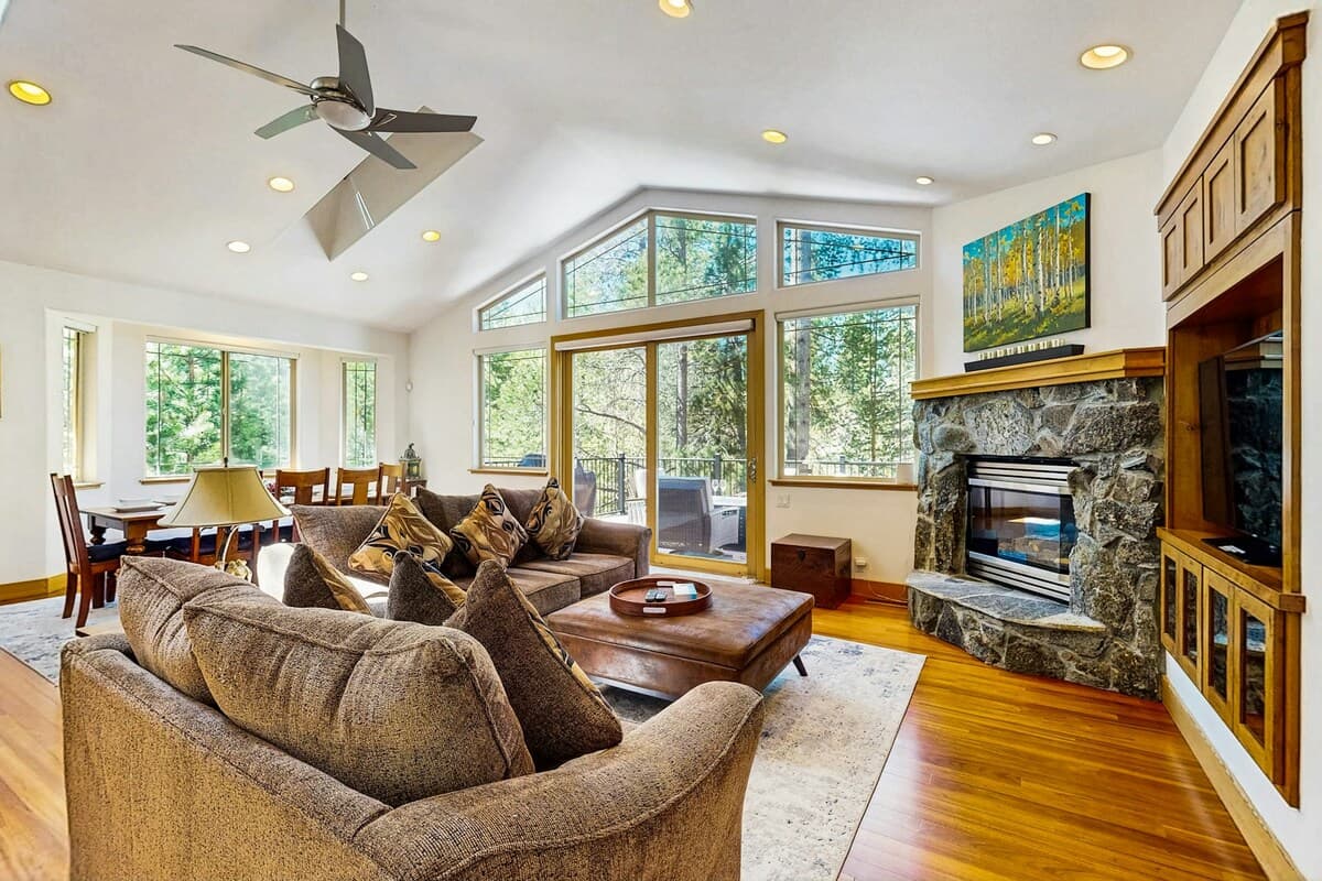 Secluded Hot Tub Home on Forest Land, Near Trails - Photo 2