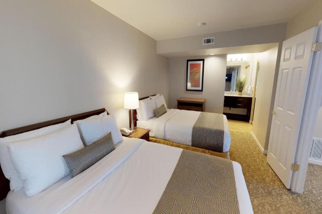 2 Hotel Rooms, Pool, Lake, Pet-Friendly - Photo 3