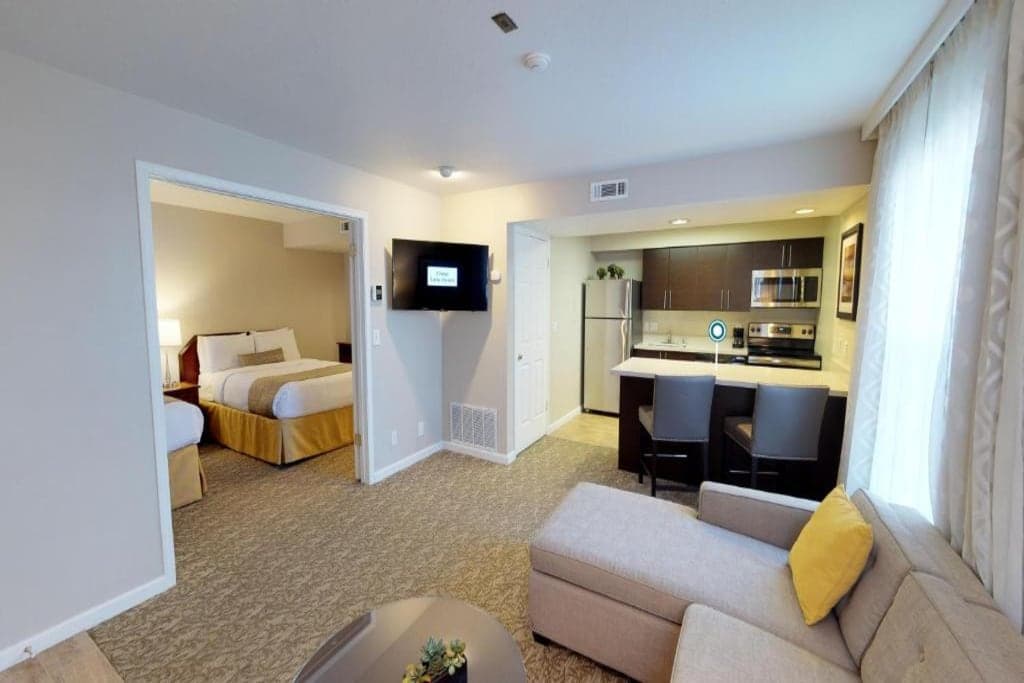 2 Hotel Rooms, Pool, Lake, Pet-Friendly - Photo 5