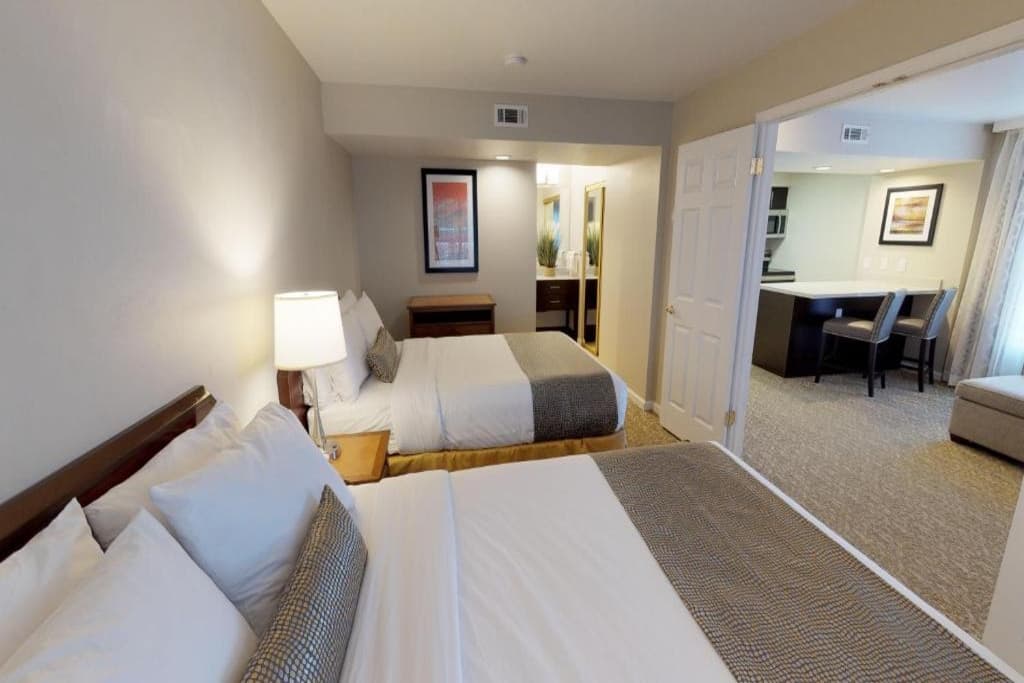 2 Hotel Rooms, Pool, Lake, Pet-Friendly - Photo 2