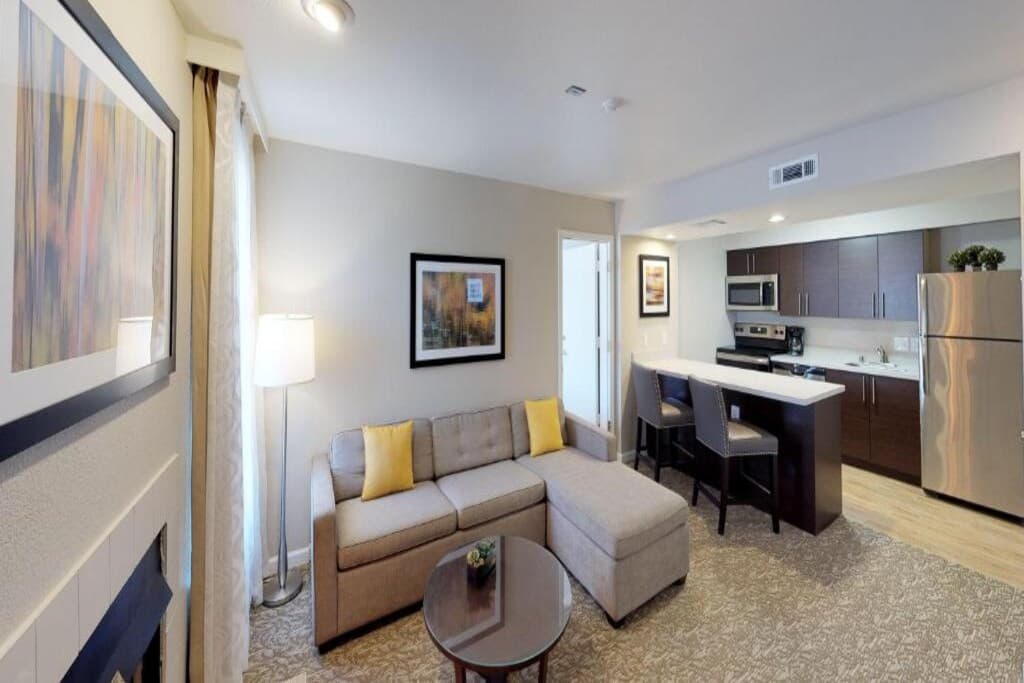 2 Hotel Rooms Near BART, Pet-Friendly w/ Breakfast - Photo 3