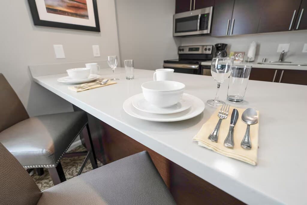 2 Hotel Rooms Near BART + Hot Breakfast - Photo 1
