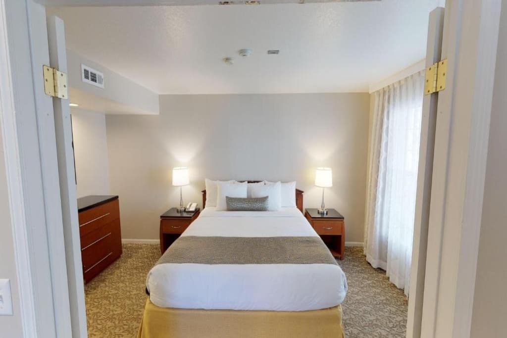 2 Hotel Rooms Near BART, Breakfast & Fireplace - Photo 2
