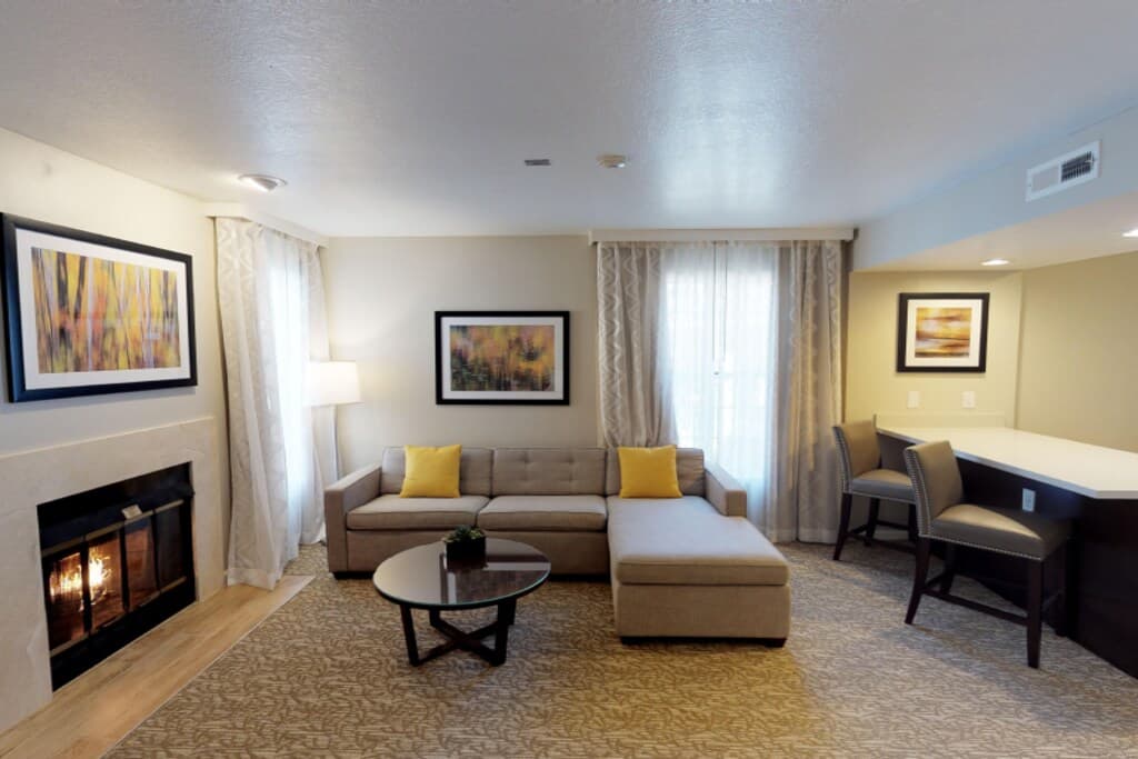 2 Hotel Rooms Near BART, Breakfast & Fireplace - Photo 3