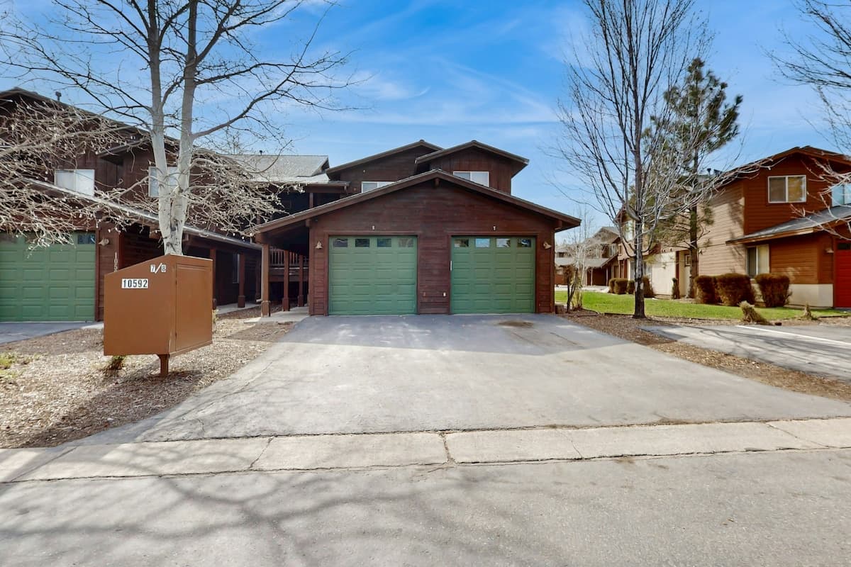 Spacious Condo with Gas Fireplace Near I-80 - Photo 1