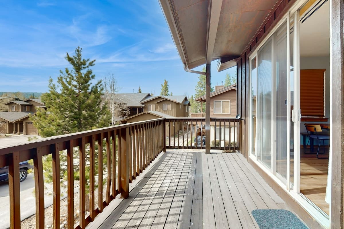 Spacious Condo with Gas Fireplace Near I-80 - Photo 4
