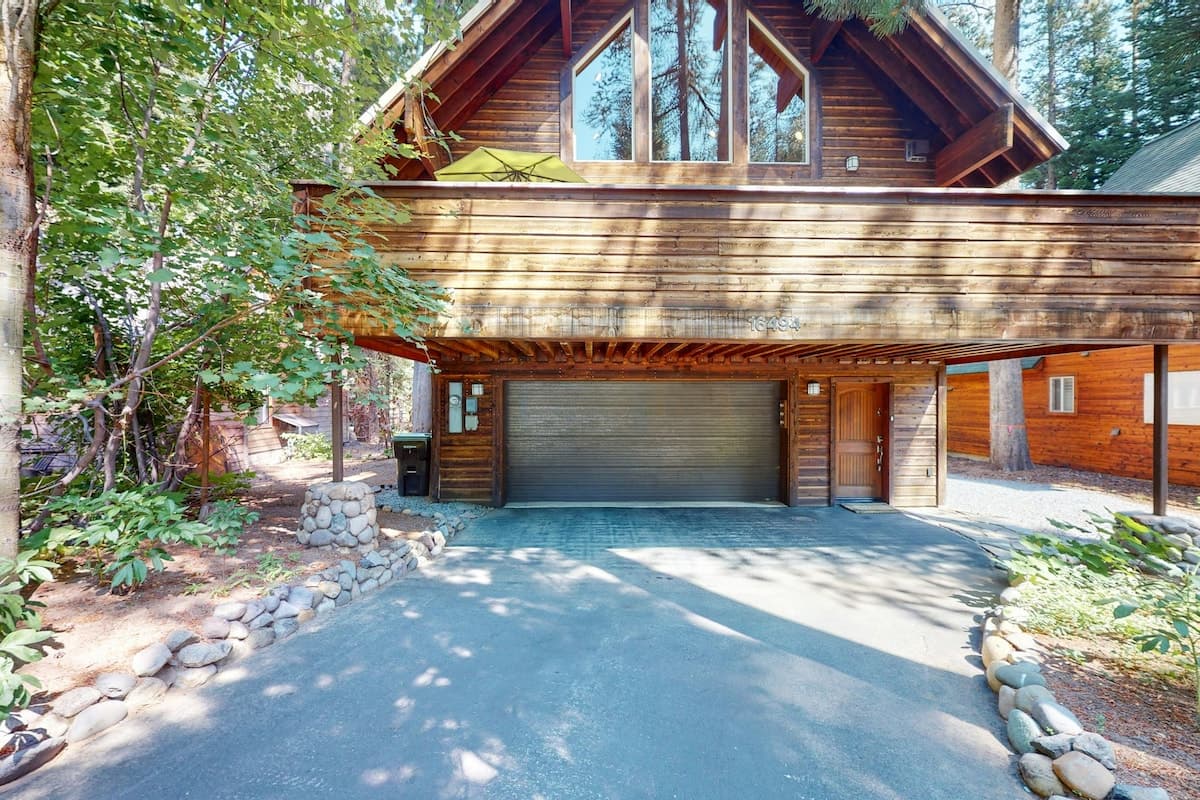 Fawn Haven 3BR Chalet Near Donner Lake & Skiing - Photo 1
