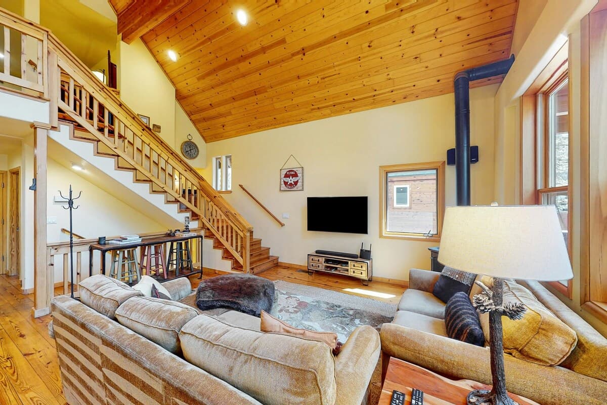 Fawn Haven 3BR Chalet Near Donner Lake & Skiing - Photo 3