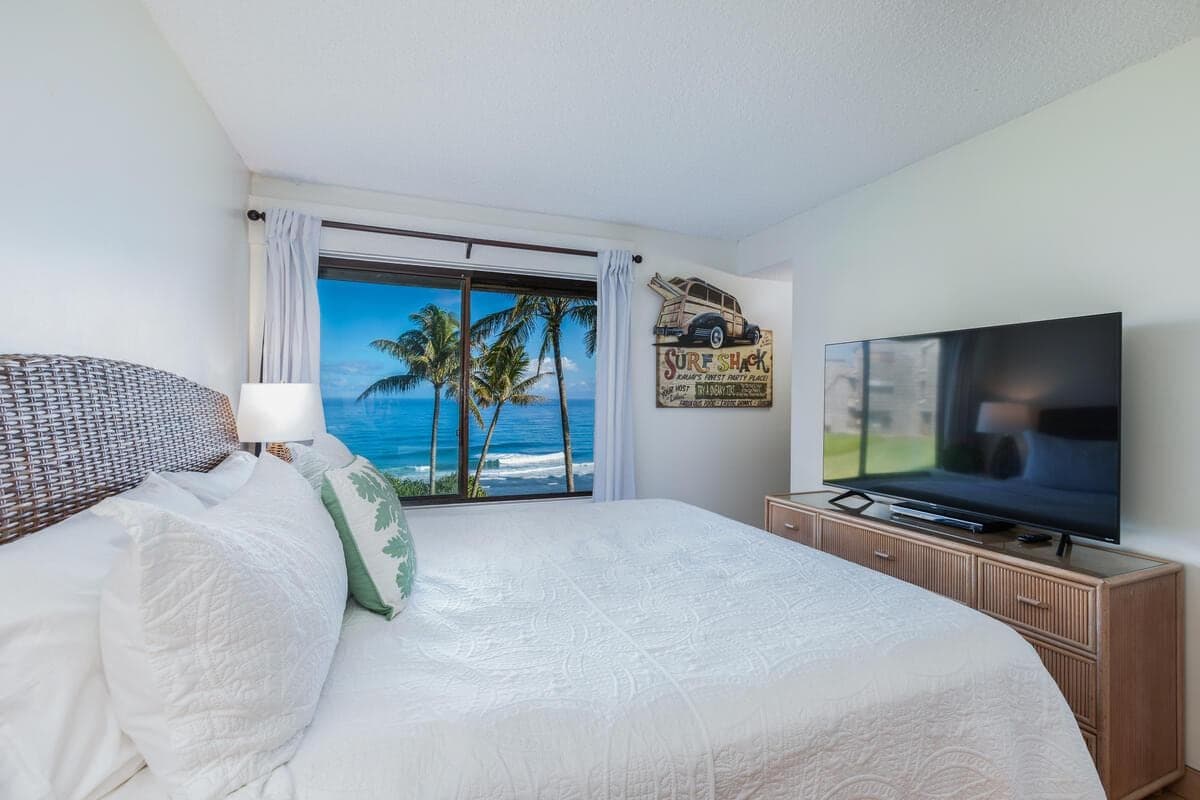 Condo in Princeville · ★4.92 · 1 bedroom · 2 beds · 1 bath - Photo 4