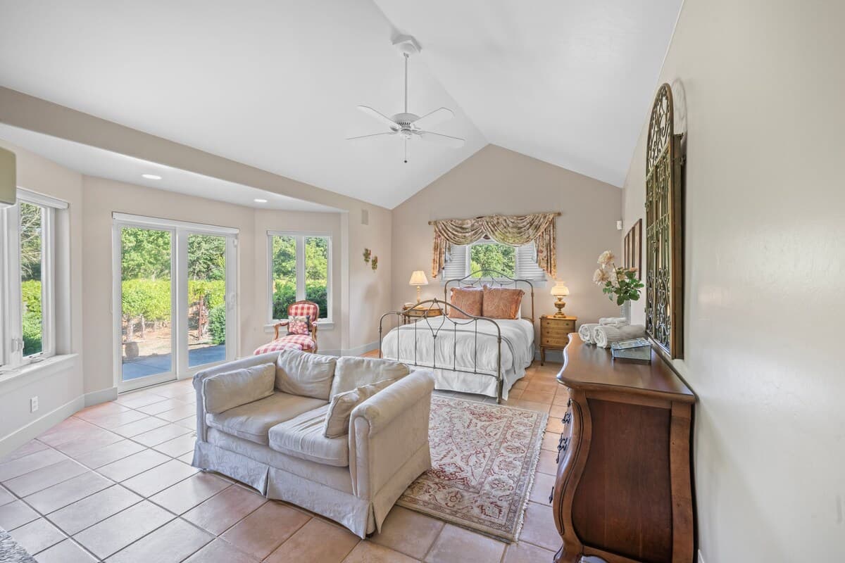 Private Vineyard Estate with Pool & Hot Tub - Photo 1