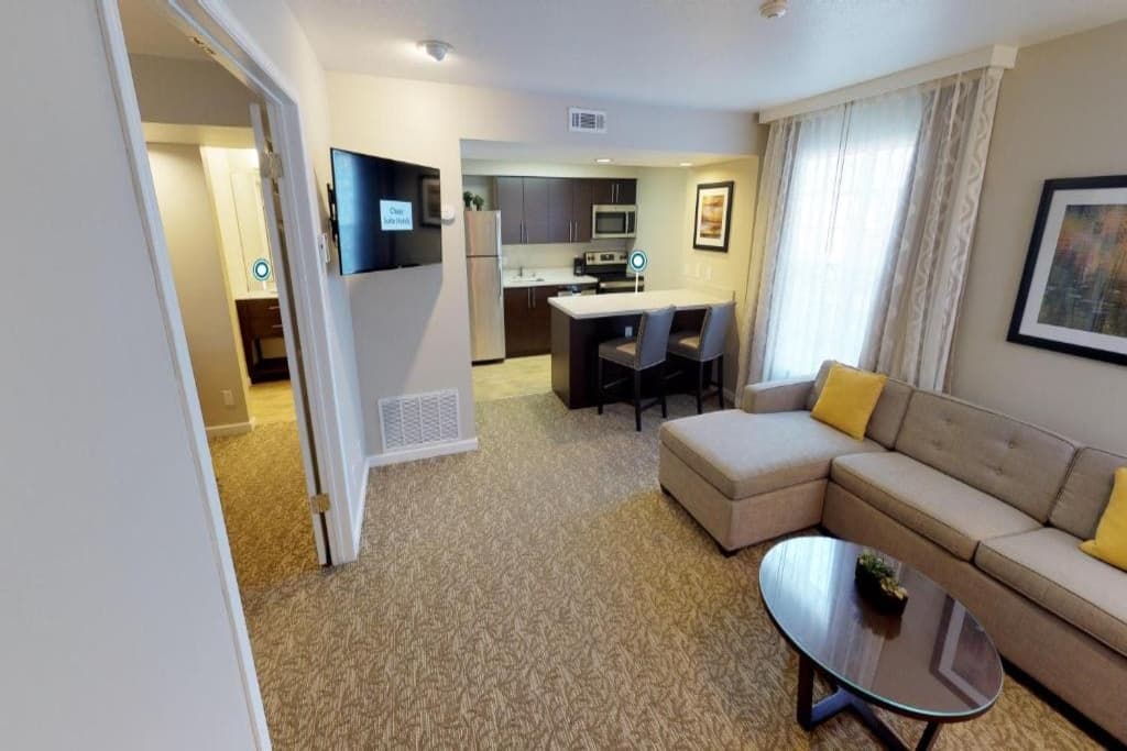 3-Room Hotel Block, Pool, Lake, Pet-Friendly - Photo 1