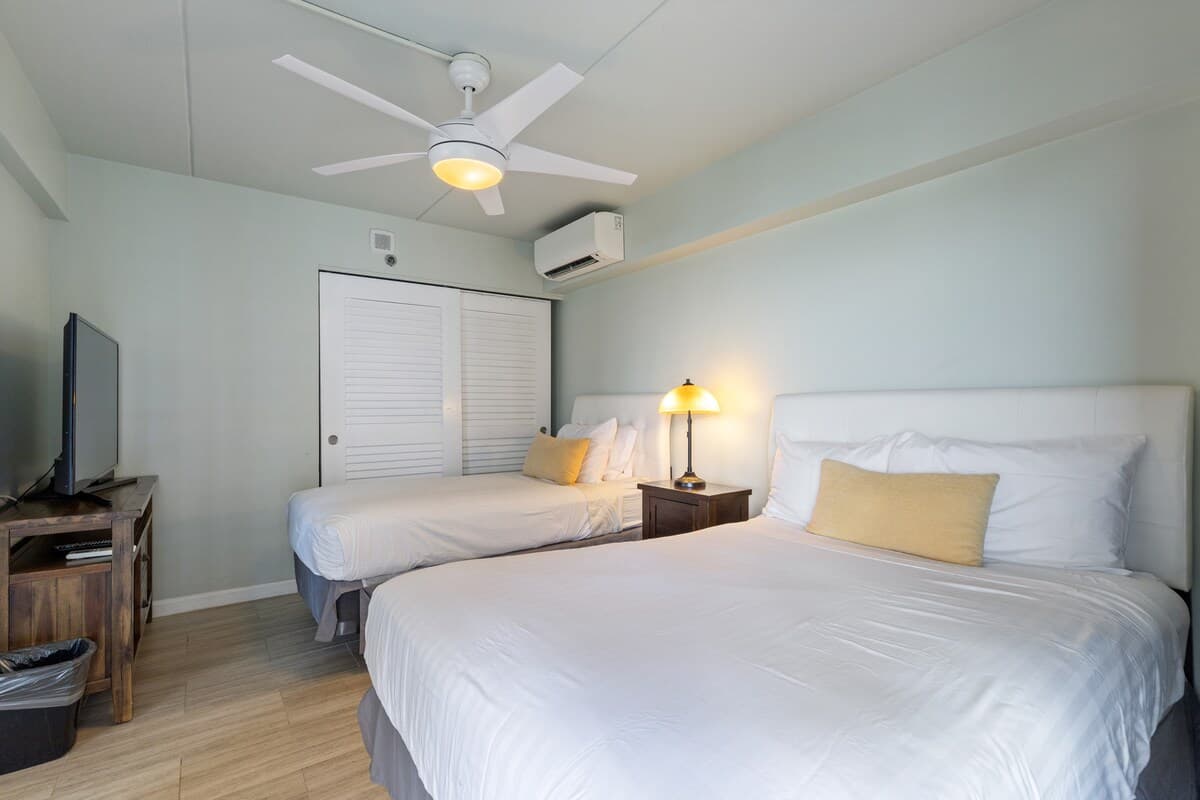 Ilikai Hotel Condo with Ocean, Lagoon & Fireworks - Photo 3