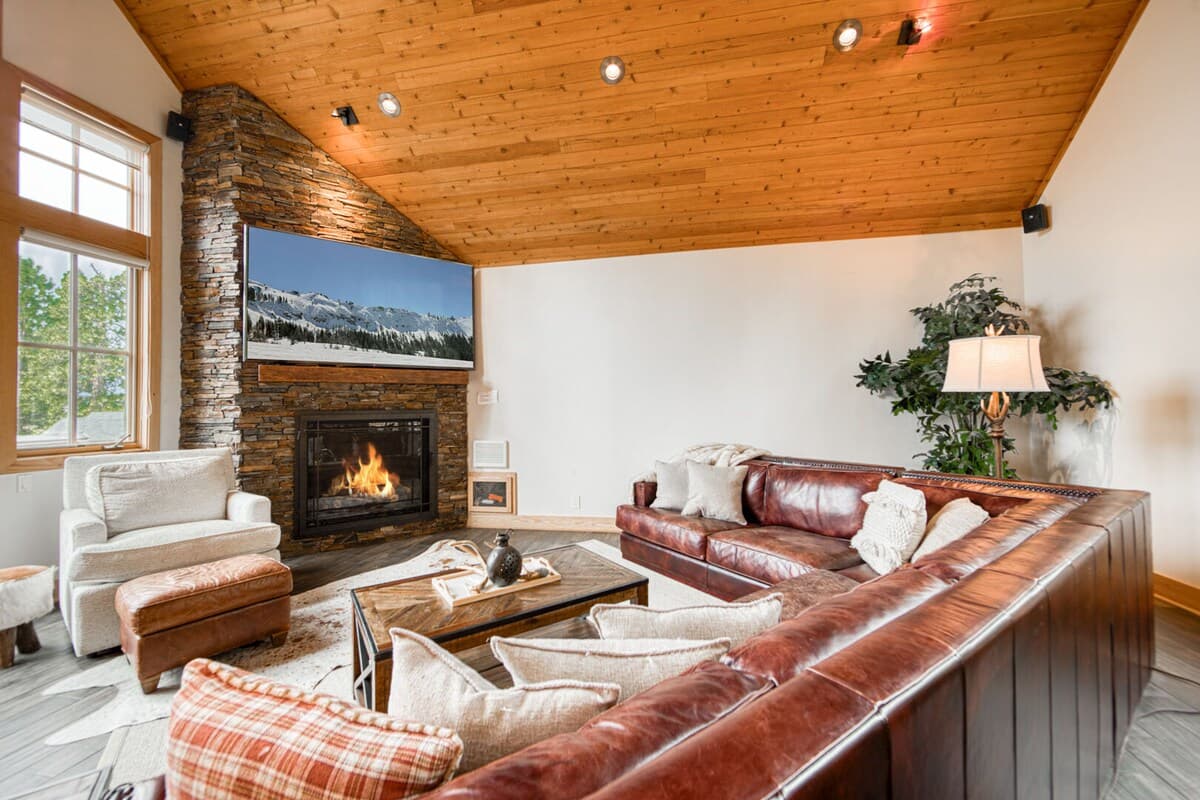 Northstar Ski Shuttle Pool Mountain Lodge - Photo 3