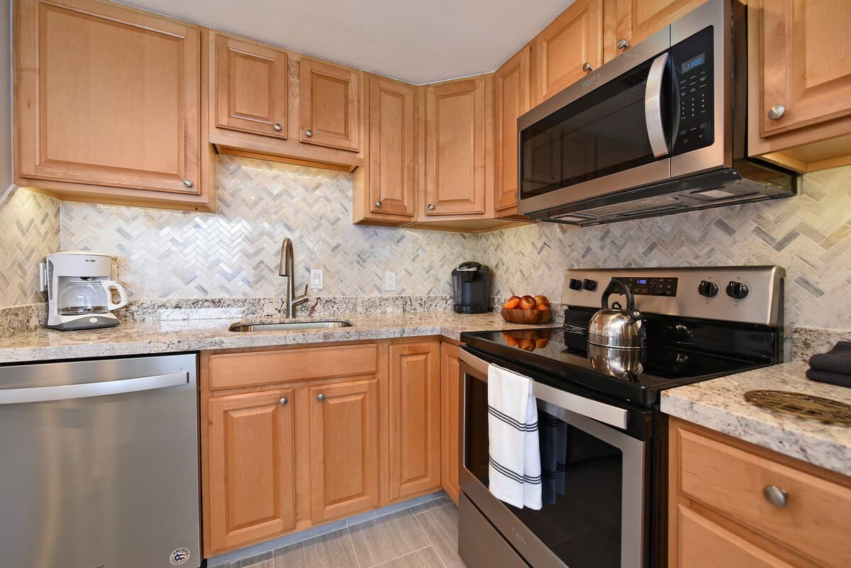 Condo in Lahaina · ★4.69 · 1 bedroom · 1 bed · 1 bath - Photo 4