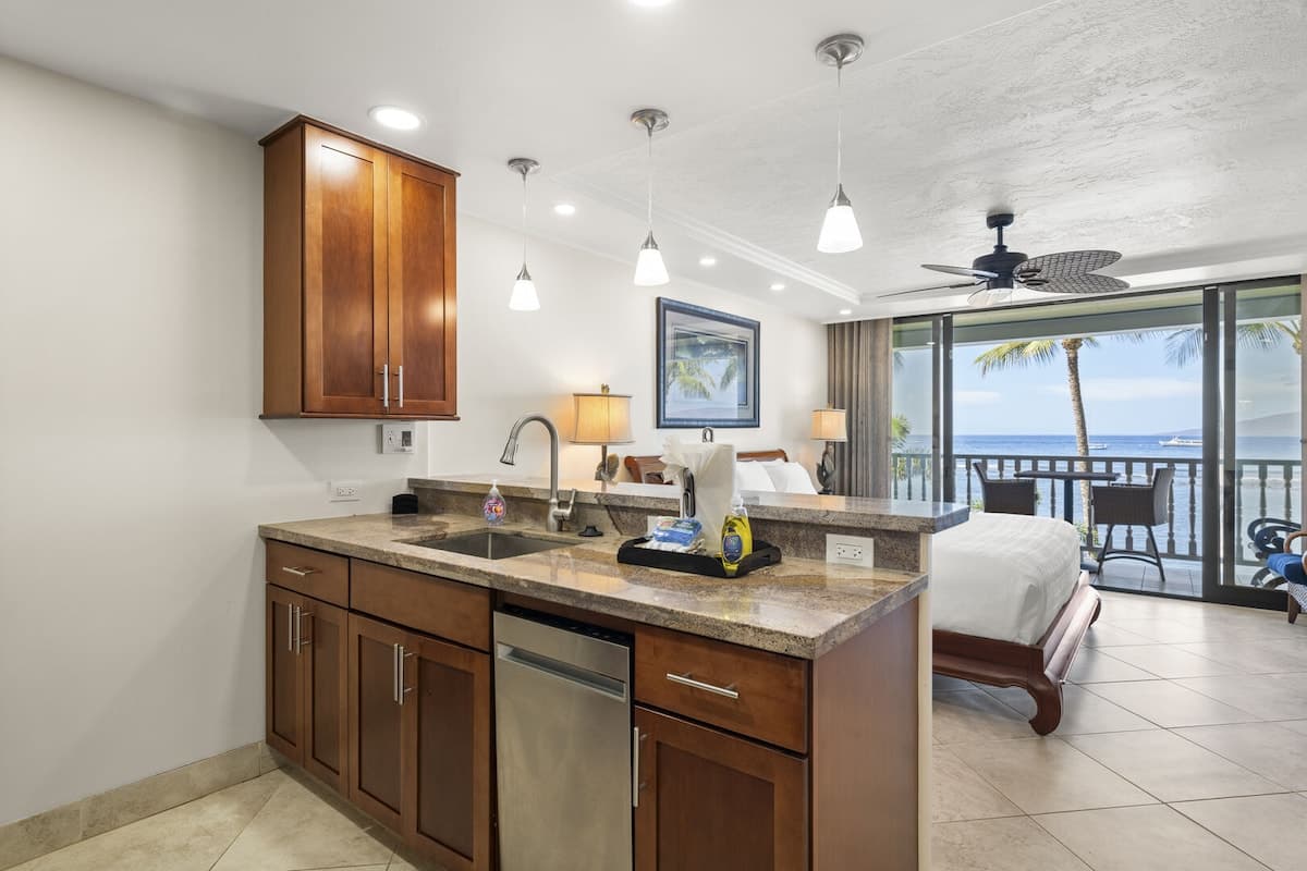 Condo in Lahaina · ★4.86 · 1 bedroom · 1 bed · 1 private bath - Photo 3