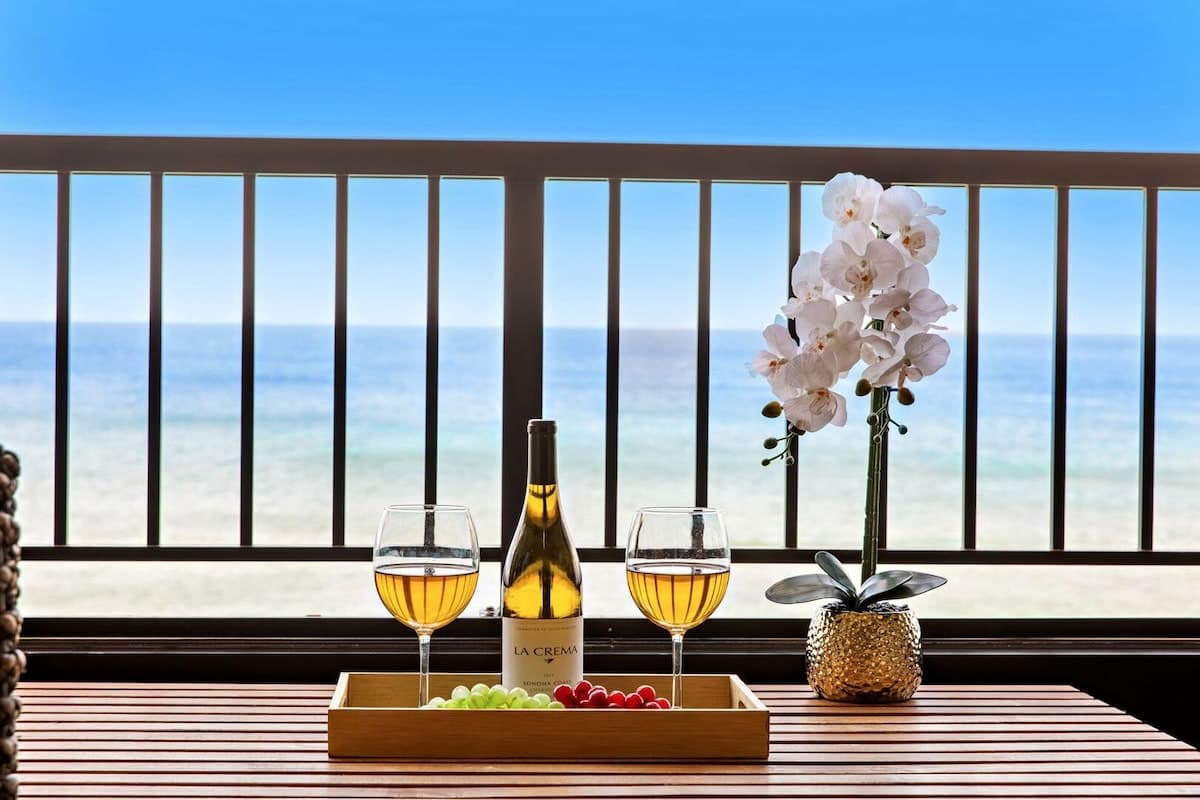 Condo in Lahaina · ★5.0 · 1 bedroom · 2 beds · 1 bath - Photo 2
