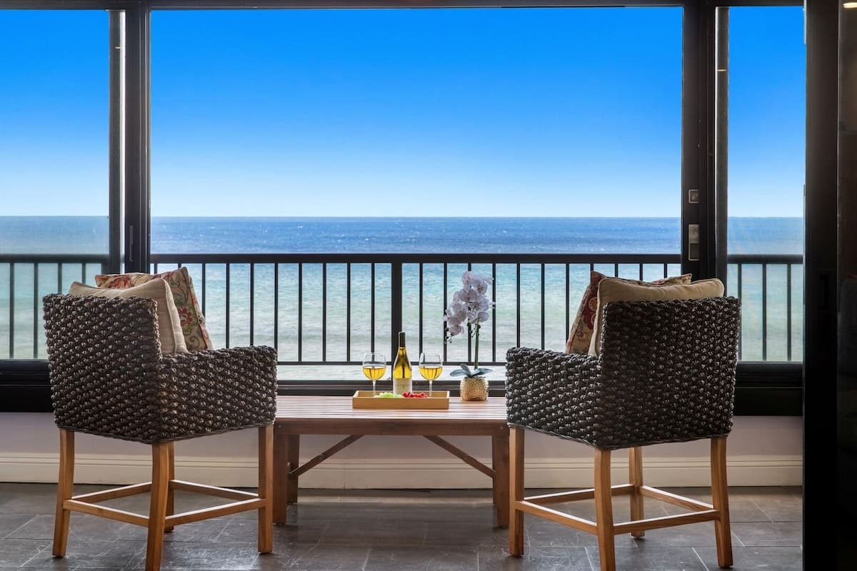 Condo in Lahaina · ★5.0 · 1 bedroom · 2 beds · 1 bath - Photo 1