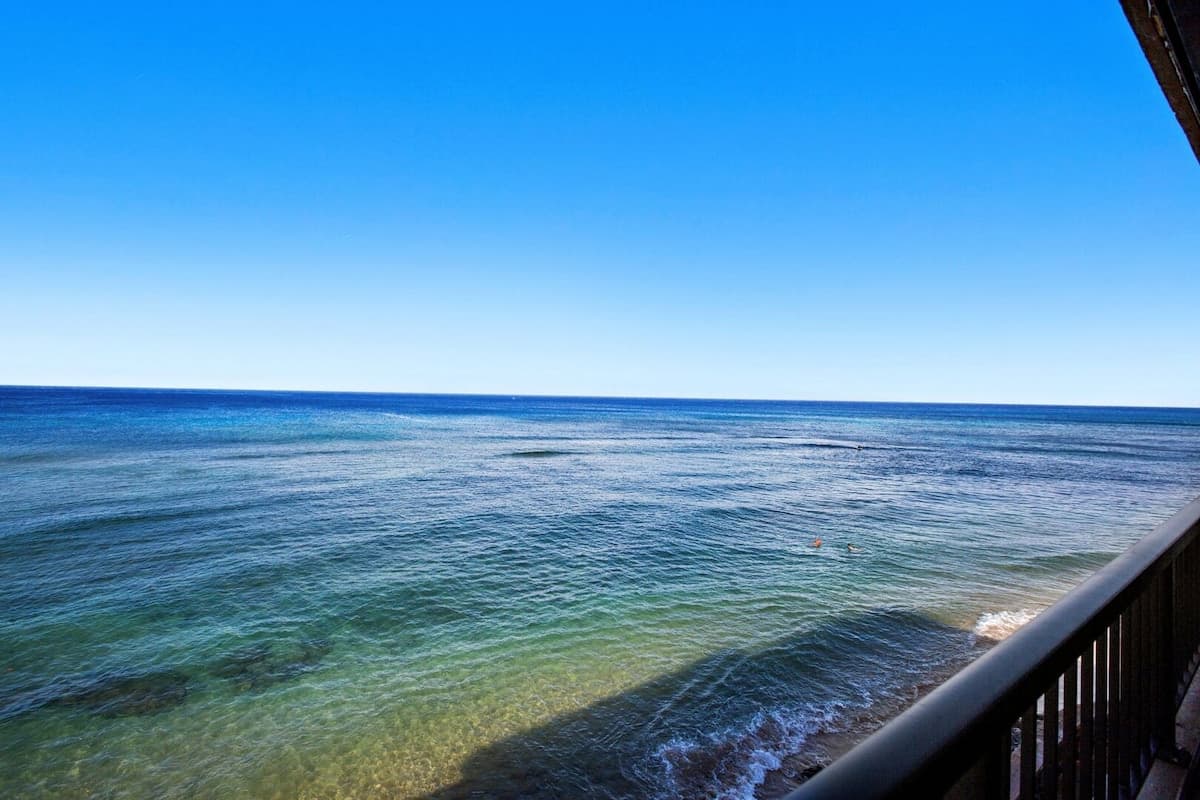 Condo in Lahaina · ★5.0 · 1 bedroom · 2 beds · 1 bath - Photo 4