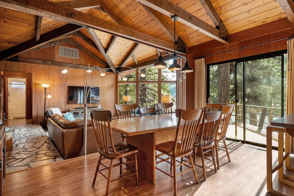 Donner Delight Lakefront Cabin with Ski Storage - Photo 3