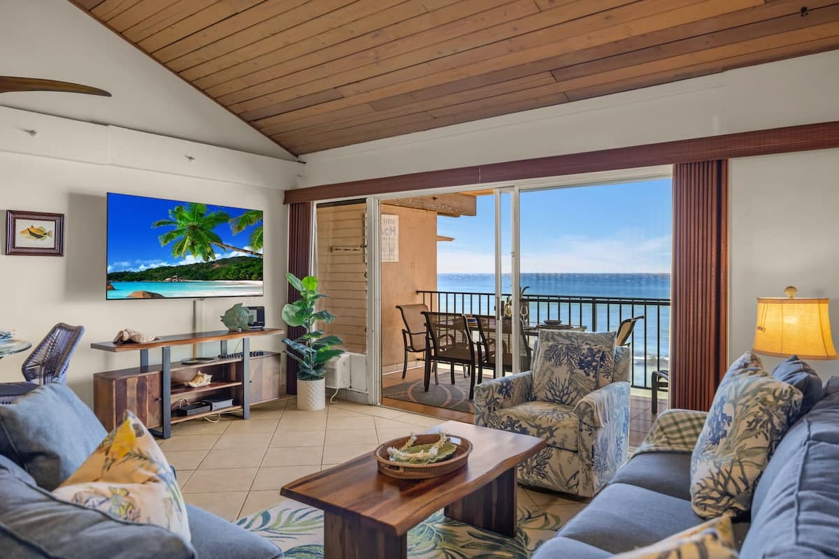 Condo in Lahaina · ★4.67 · 2 bedrooms · 4 beds · 2 baths - Photo 2