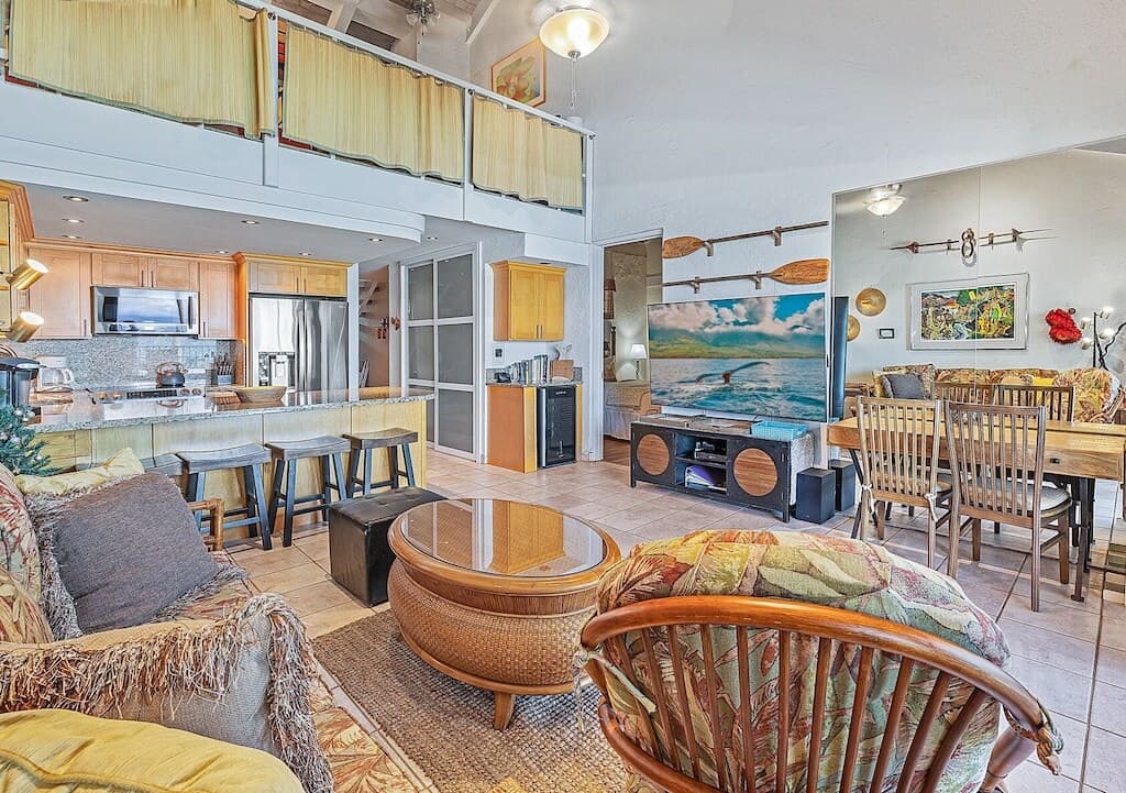 Condo in Lahaina · ★4.76 · 3 bedrooms · 7 beds · 3 private baths - Photo 5