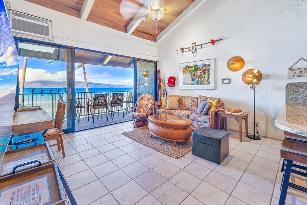 Condo in Lahaina · ★4.76 · 3 bedrooms · 7 beds · 3 private baths - Photo 1