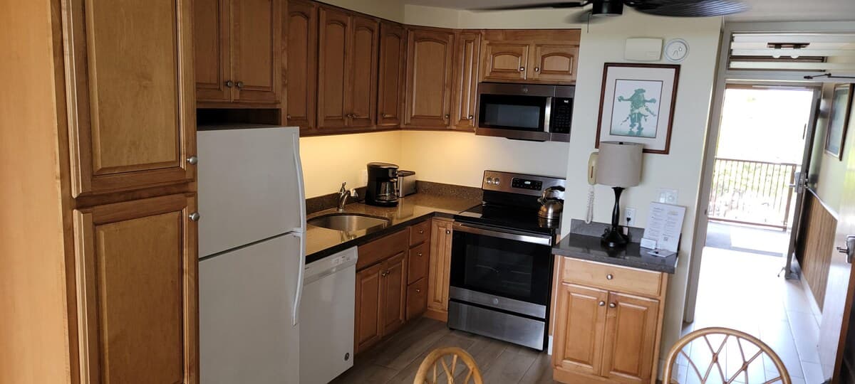 Condo in Kihei · ★4.6 · 2 bedrooms · 2 beds · 2 baths - Photo 4