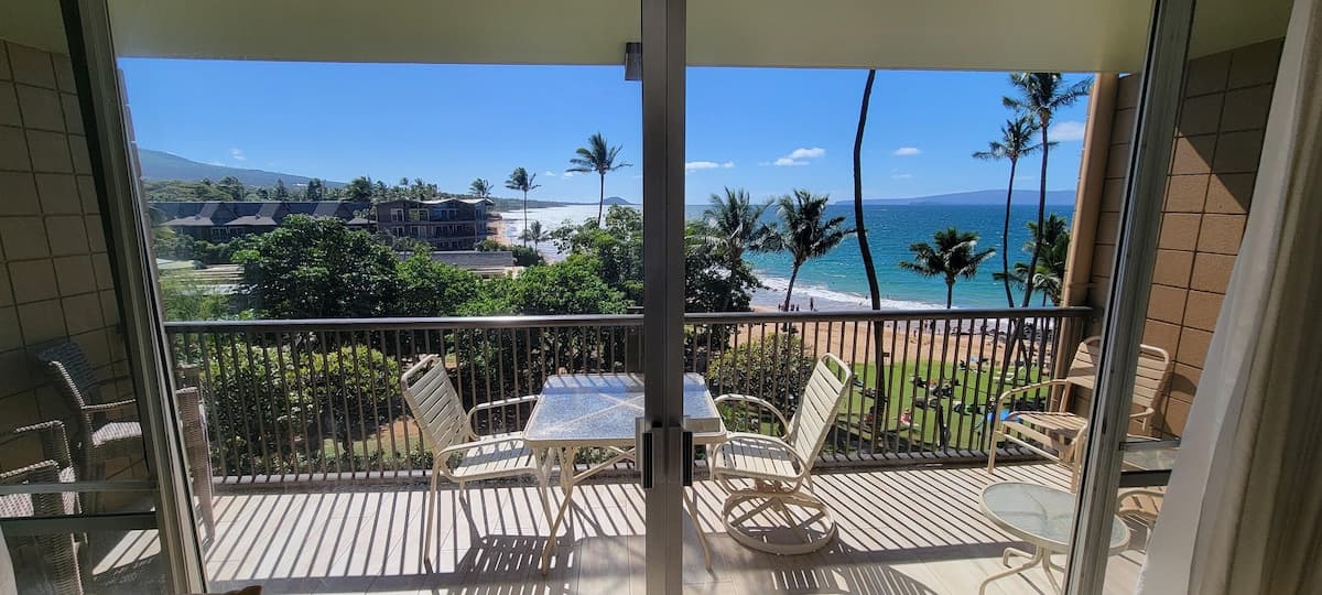 Condo in Kihei · ★4.6 · 2 bedrooms · 2 beds · 2 baths - Photo 2