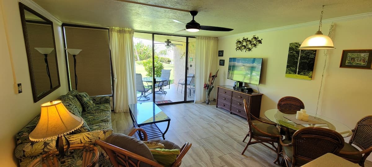 Condo in Kihei · ★5.0 · 1 bedroom · 2 beds · 2 shared baths - Photo 4