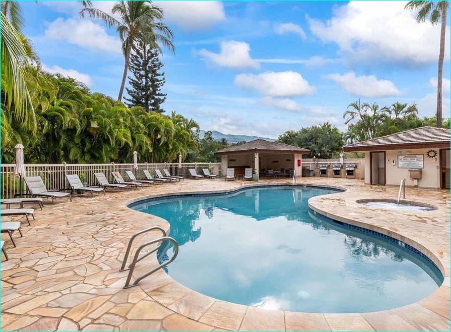 Condo in Kihei · ★4.32 · 1 bedroom · 2 beds · 2 private baths - Photo 3