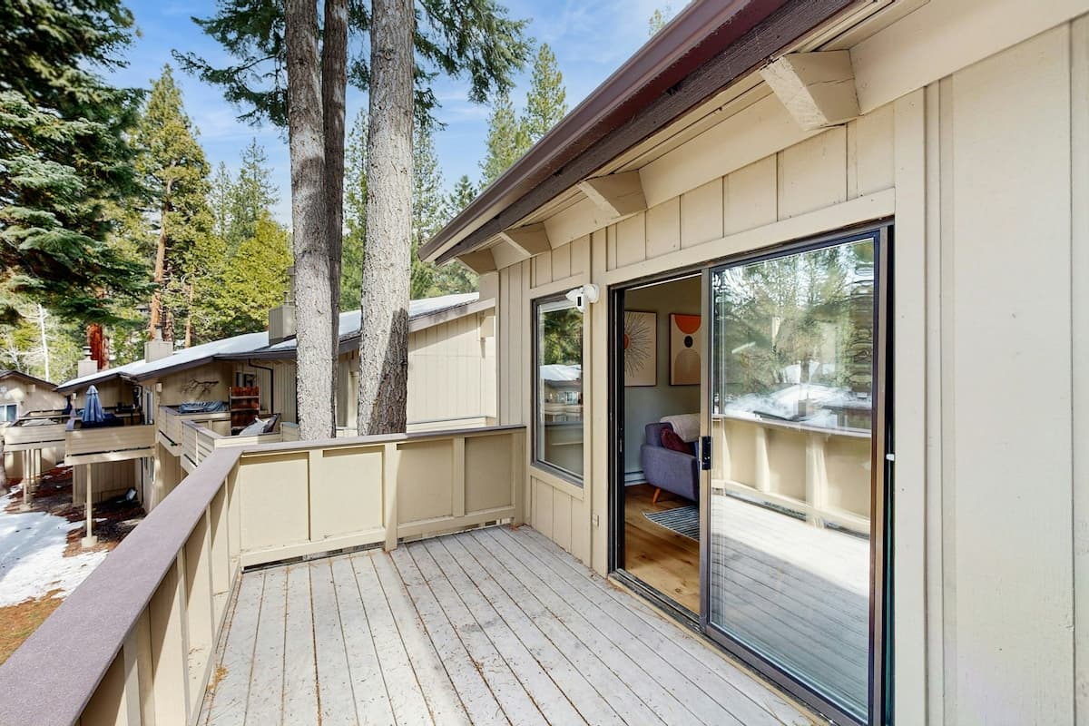 Townhouse in Incline Village · 3 bedrooms · 4 beds · 2.5 private baths - Photo 4