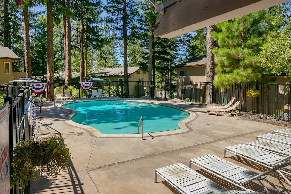 Townhouse in Incline Village · 3 bedrooms · 4 beds · 2.5 private baths - Photo 3