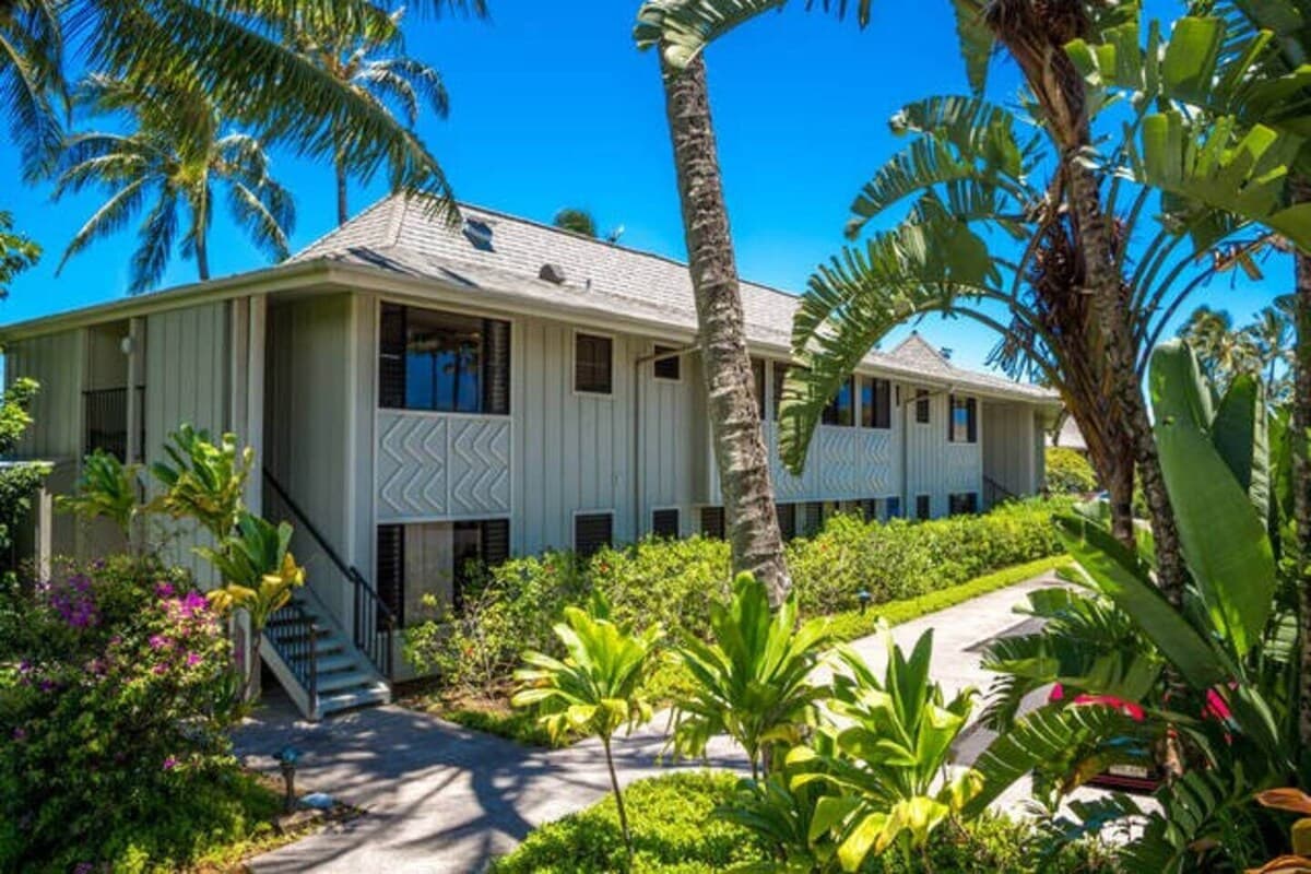 Condo in Princeville · ★4.93 · 2 bedrooms · 2 beds · 2 private baths - Photo 5