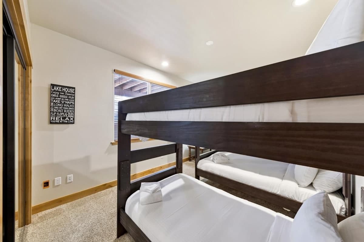 Creekwood Lodge Hot Tub, Game Room, EV Charger - Photo 4