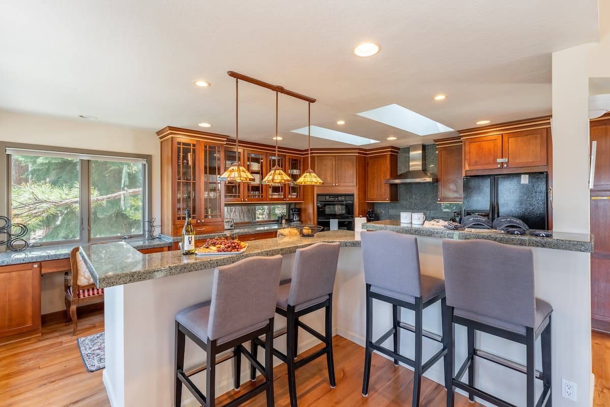 Home in Incline Village · 4 bedrooms · 5 beds · 3.5 private baths - Photo 5