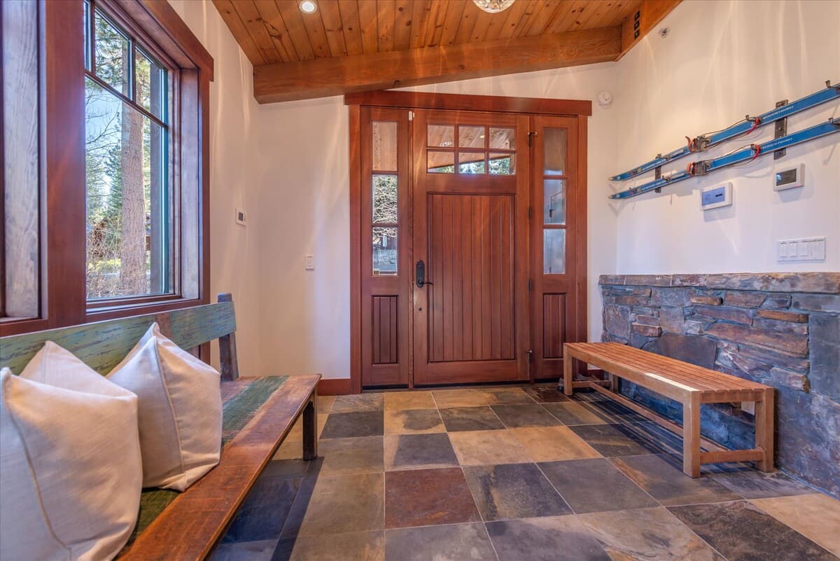 Ski-In Access 4BR Lodge at Timberline Lift - Photo 3