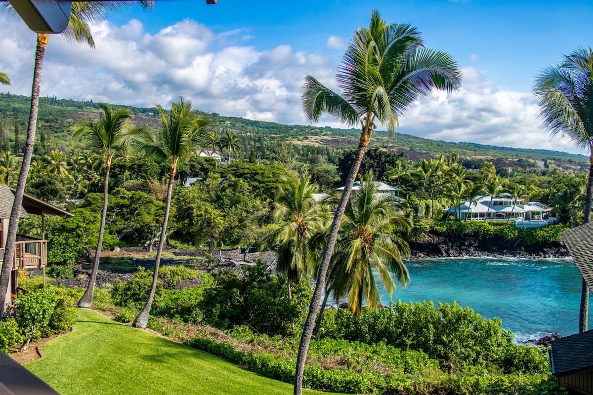 Condo in Kailua-Kona · ★4.96 · 2 bedrooms · 4 beds · 2 baths - Photo 1
