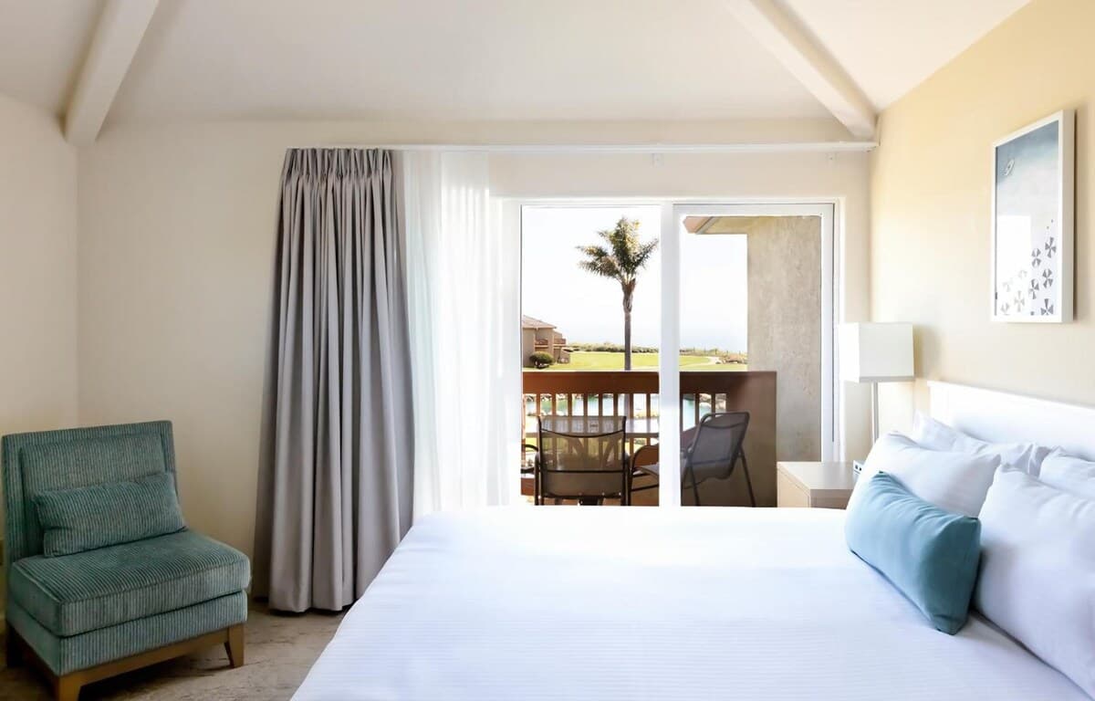 Luxury Oceanfront Hotel Room, Private Beach Access - Photo 1
