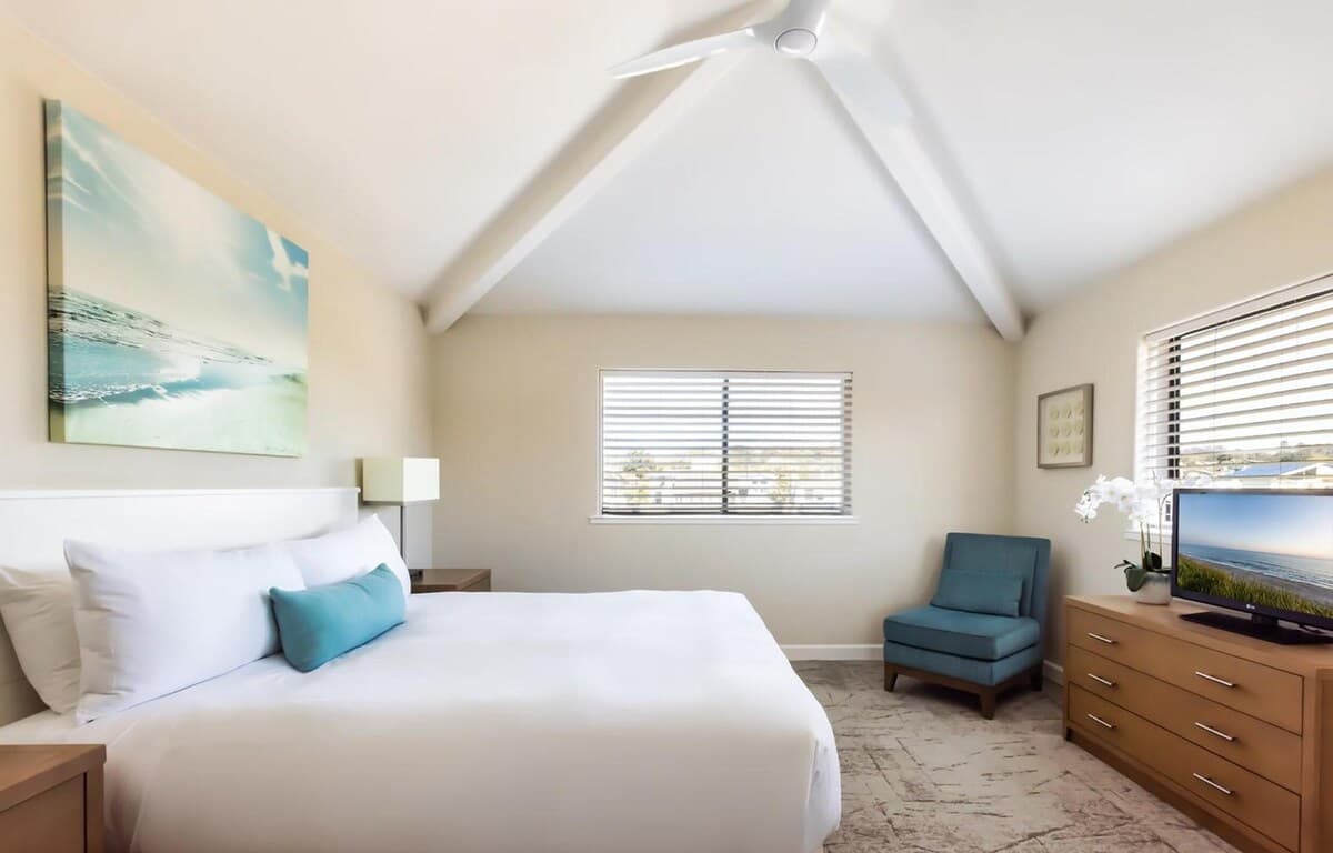 Luxury Oceanfront Hotel Room, Private Beach Access - Photo 2