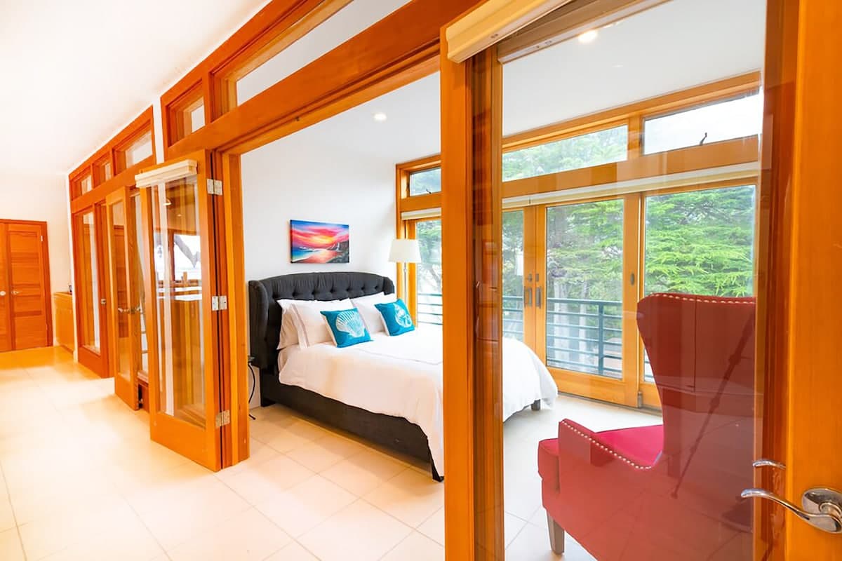Oceanfront Art Estate, 3 Levels + Rooftop Patio - Photo 4