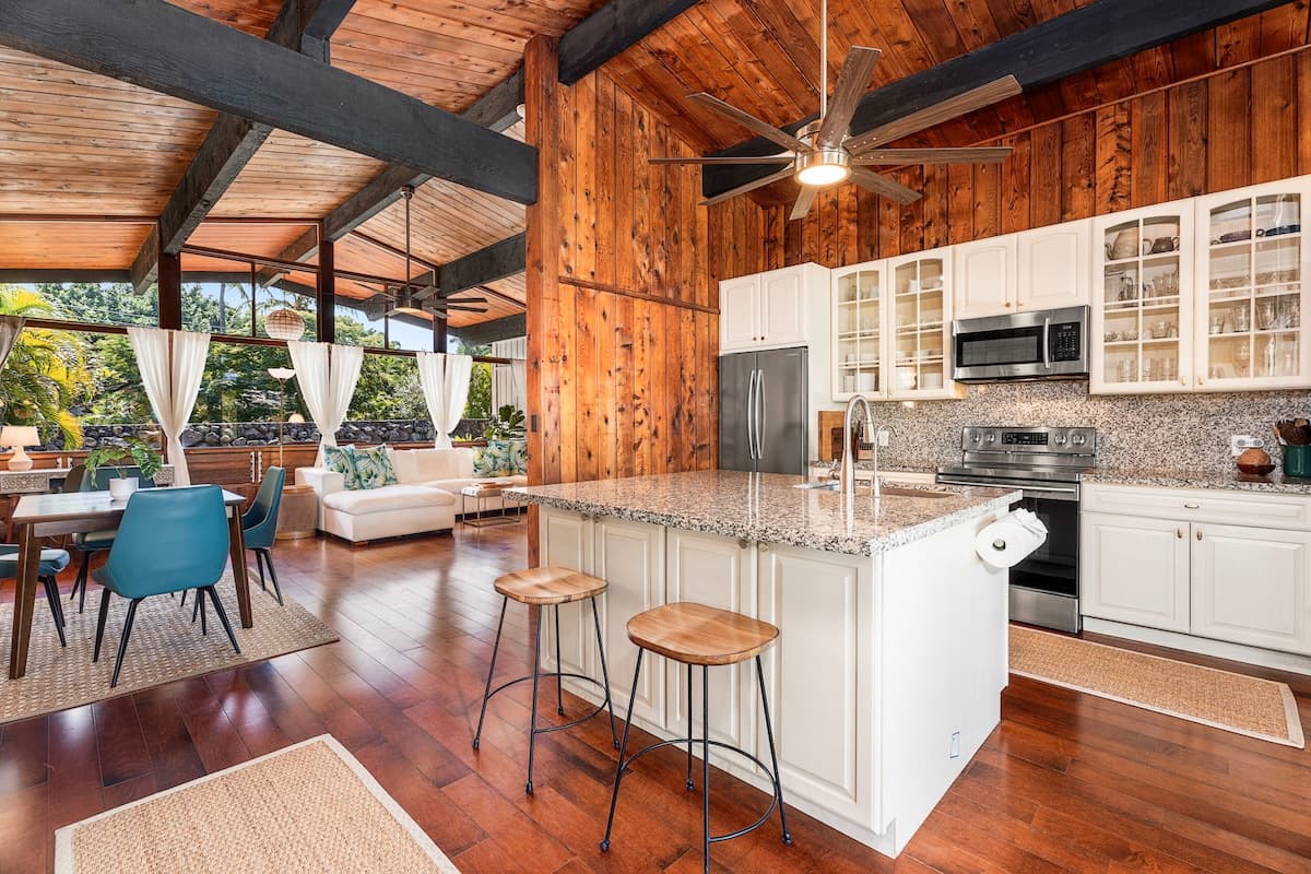 Home in Kailua-Kona · ★4.83 · 3 bedrooms · 4 beds · 3.5 baths - Photo 5