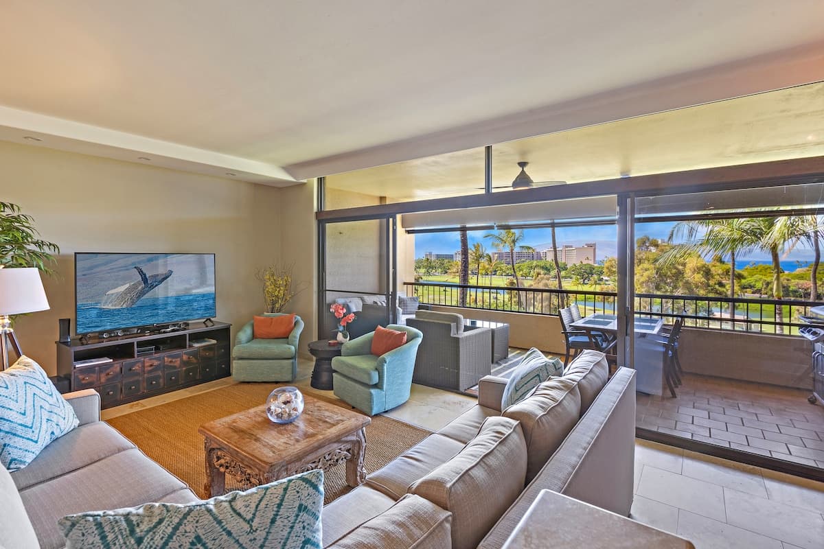 Condo in Lahaina · ★4.61 · 2 bedrooms · 3 beds · 2 baths - Photo 4