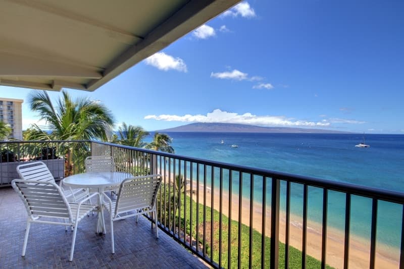 Condo in Lahaina · ★4.67 · 1 bedroom · 2 beds · 2 baths - Photo 1