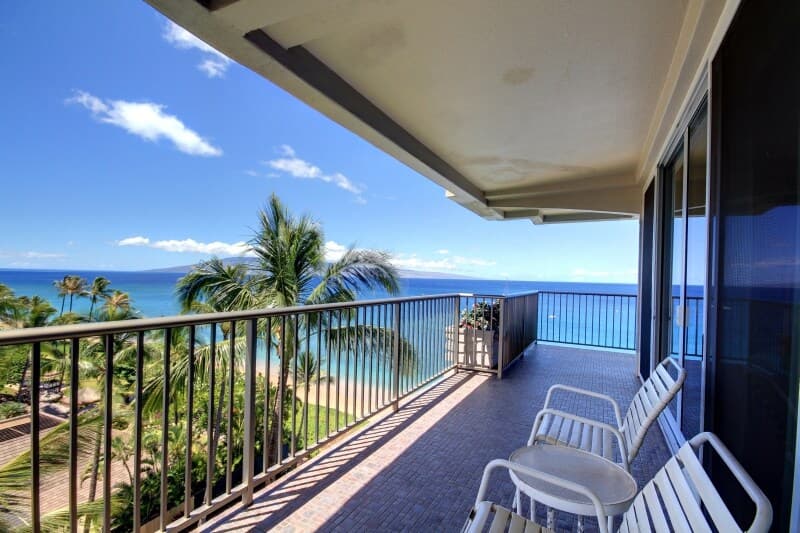 Condo in Lahaina · ★4.67 · 1 bedroom · 2 beds · 2 baths - Photo 3