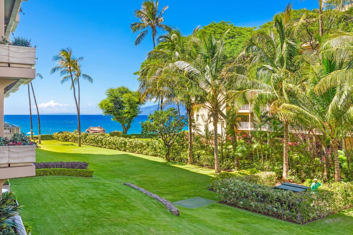 Condo in Lahaina · ★4.57 · 1 bedroom · 2 beds · 2 baths - Photo 4