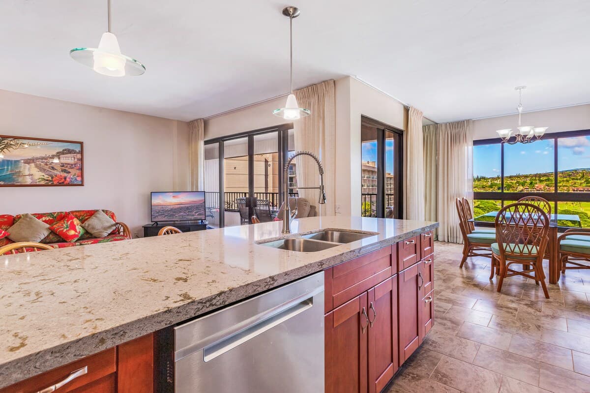Condo in Lahaina · ★4.93 · 2 bedrooms · 3 beds · 2 baths - Photo 4