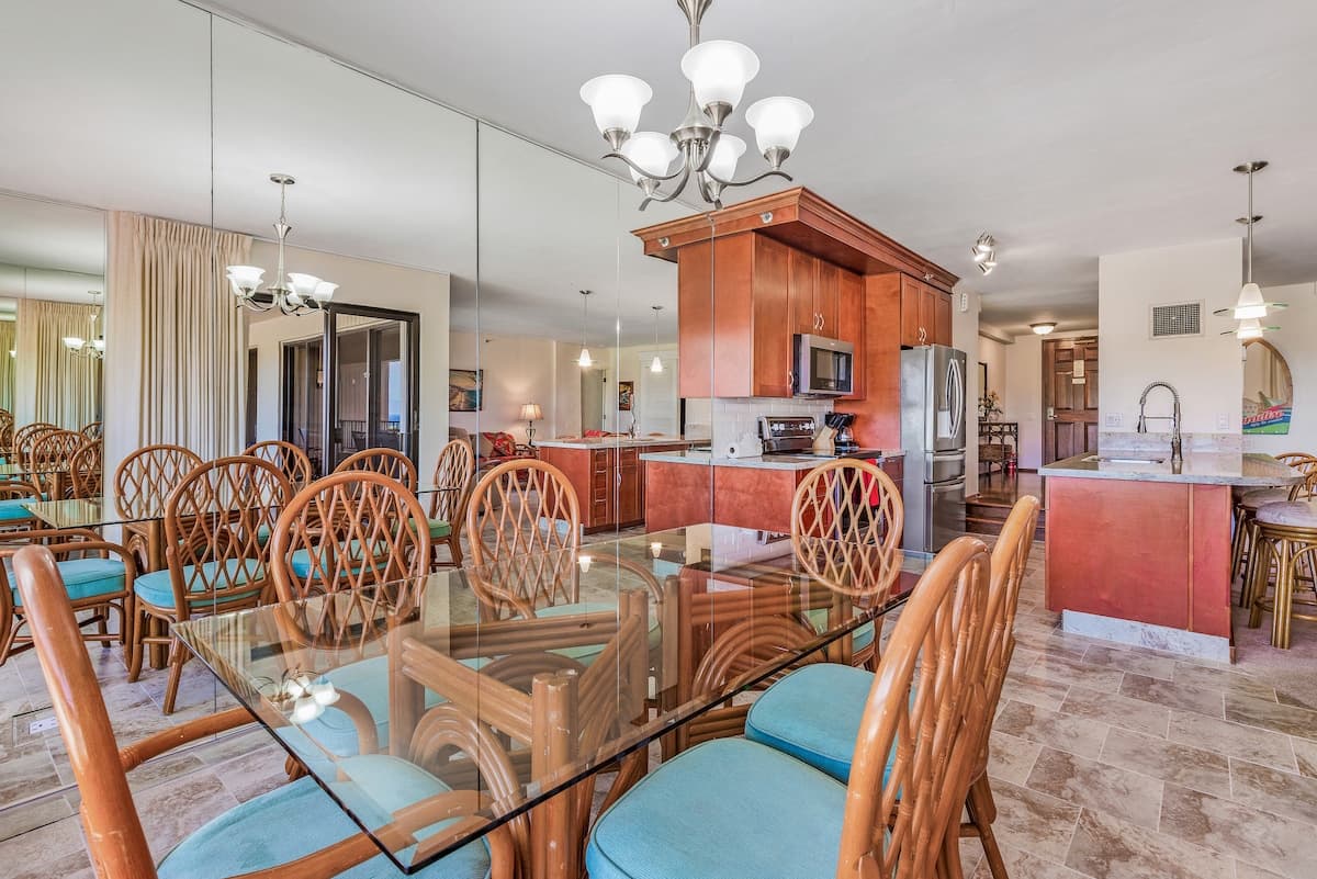 Condo in Lahaina · ★4.93 · 2 bedrooms · 3 beds · 2 baths - Photo 3