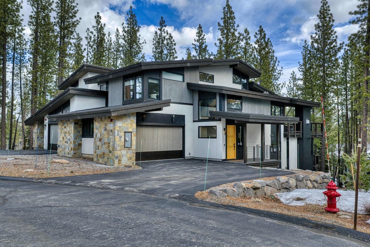 Truckee Duplex with Chef Kitchen & Fireplaces - Photo 5